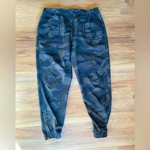 Albion large camo jetsetter joggers